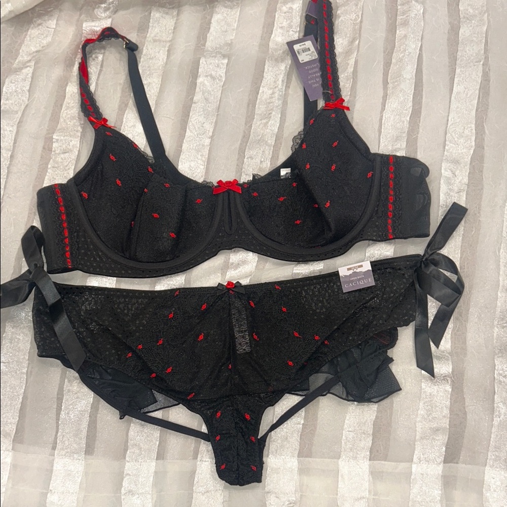 Cacique Lightly Lined Quarter Cup 46C 22/24 Panties Black and Red Lingerie Set
